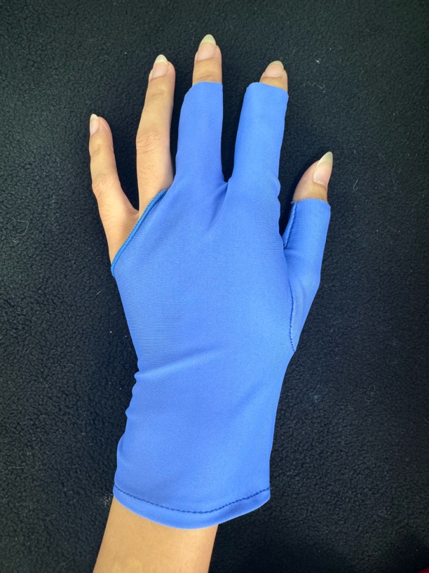 碧恩三指露指手套（颜色随机，左手佩戴）