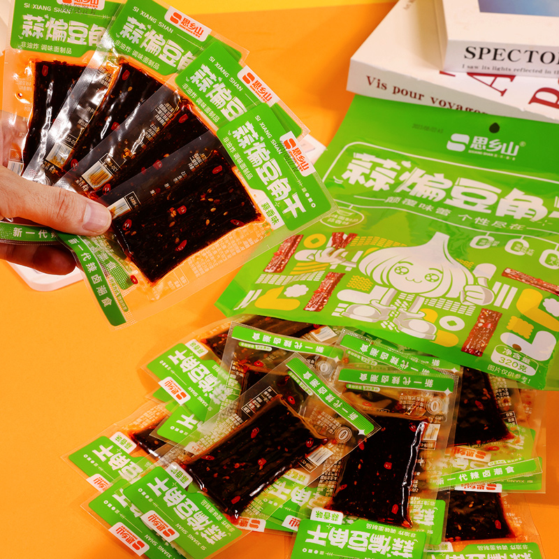 【思乡山】豆角干辣条320g礼袋装蒜香味怀旧童年辣味零食豆角干