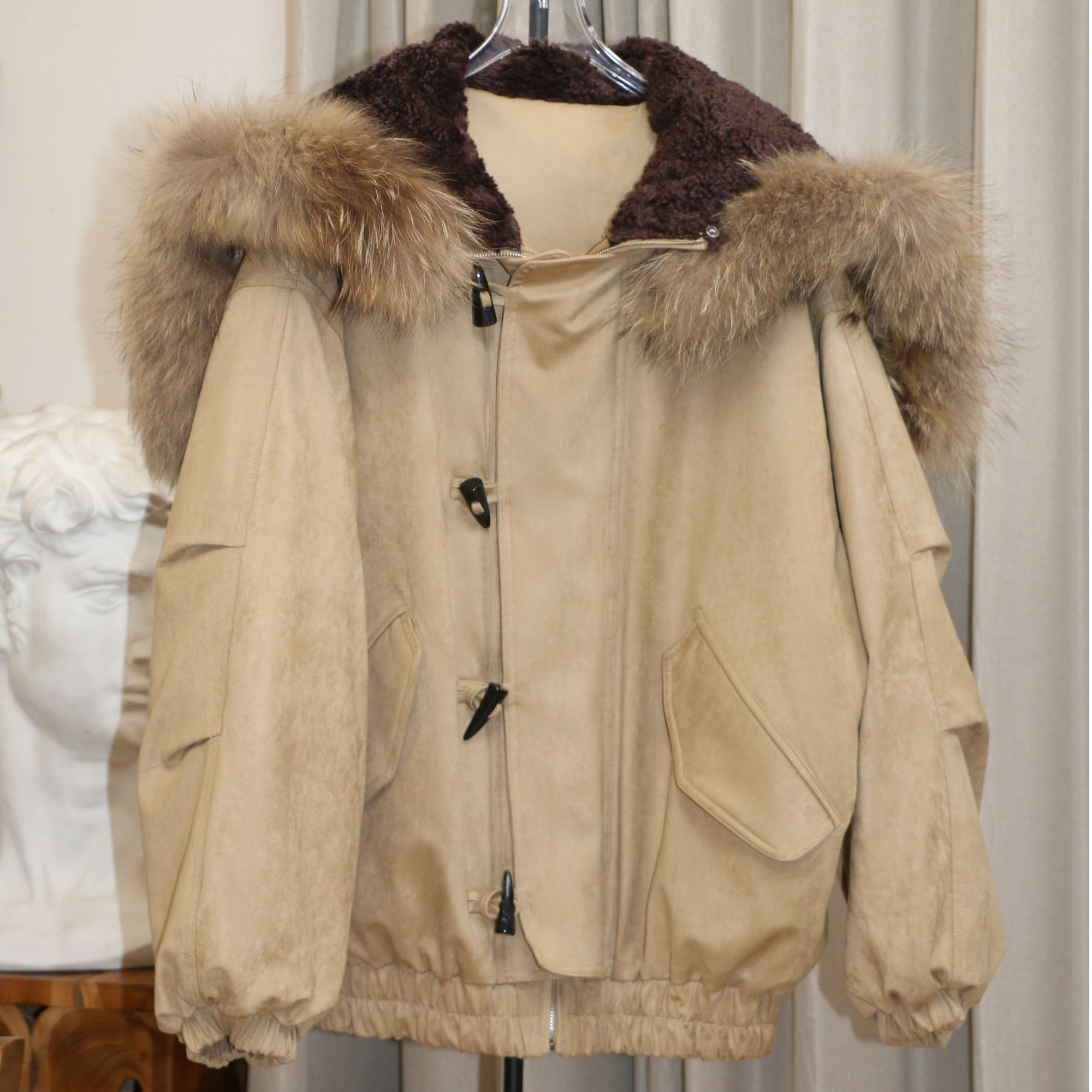 特 绒料女羊羔毛拼接貉子毛大翻领天使之翼鹅绒服派克服