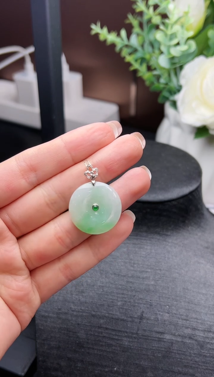 【闪购商品】翡翠颈饰18K金镶嵌平安扣