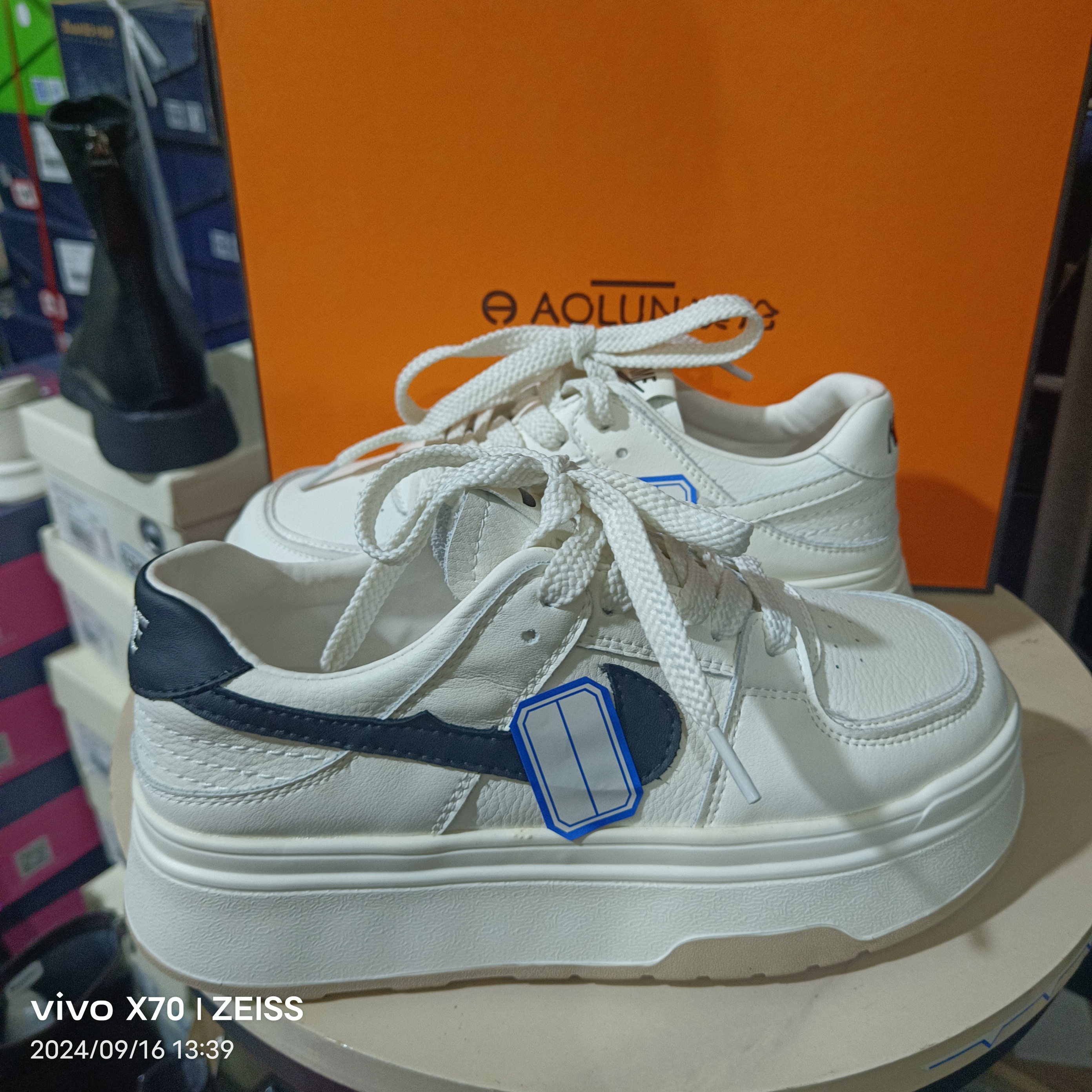 澳伦超轻厚底小白鞋