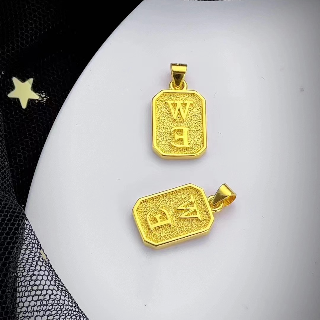 合金吊坠 新款WE字母小方牌项链吊坠 轻奢时尚 气质百搭 双面坠链