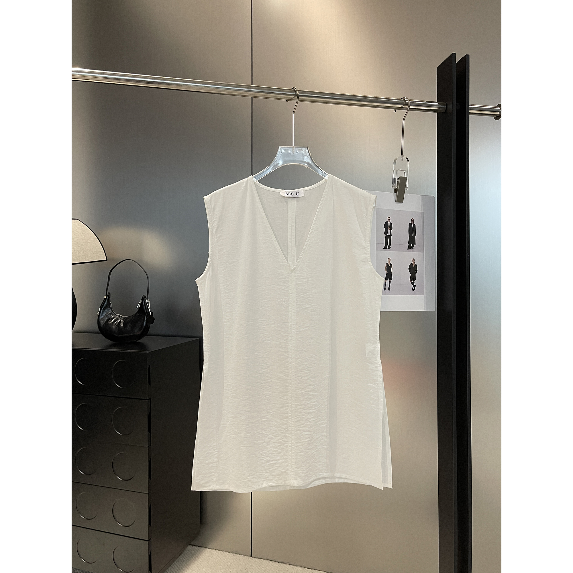 侧开叉V领丝滑麻背心U354（清）