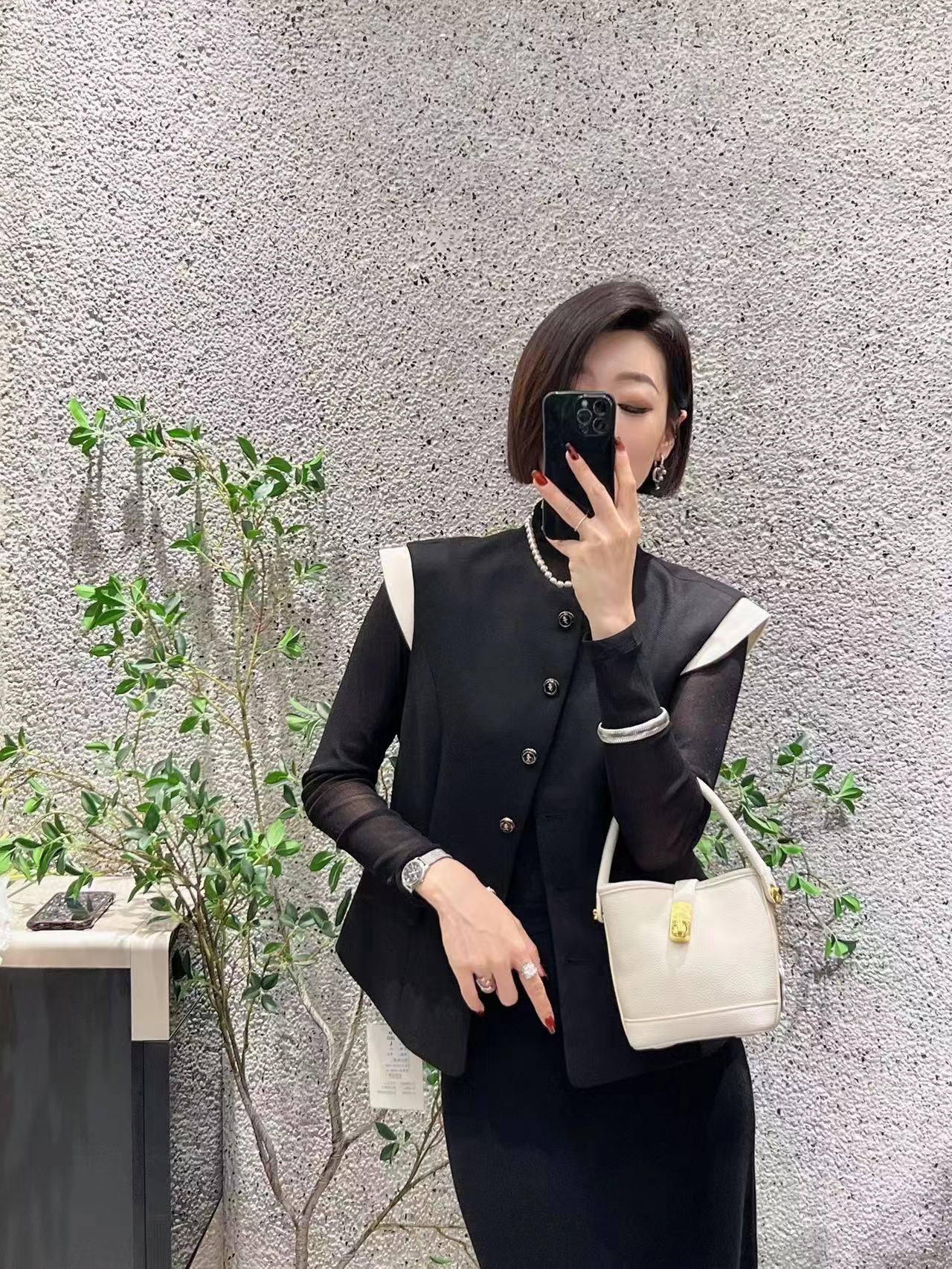 经典收身西服马甲