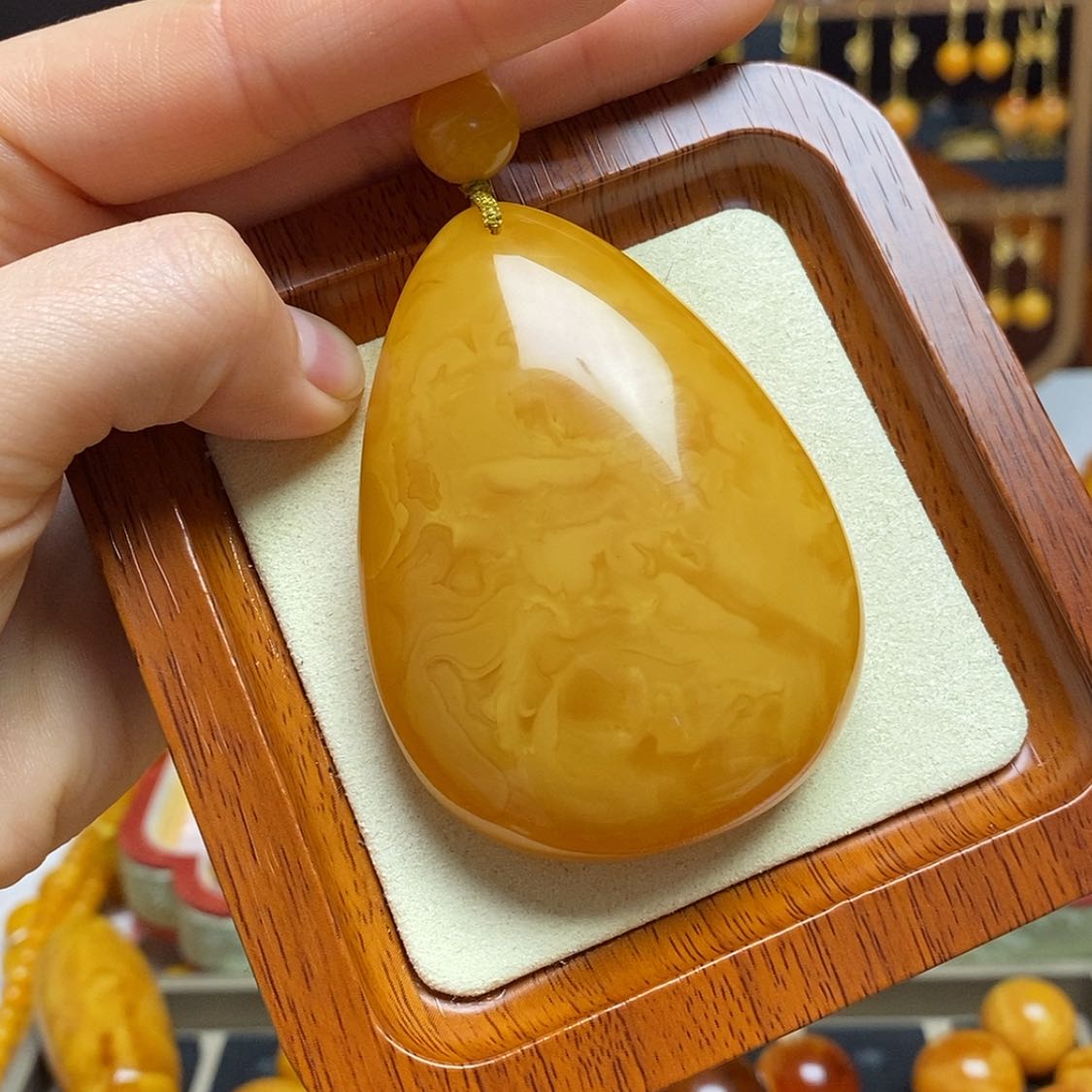 【闪购商品】蜜蜡颈饰未镶嵌新*