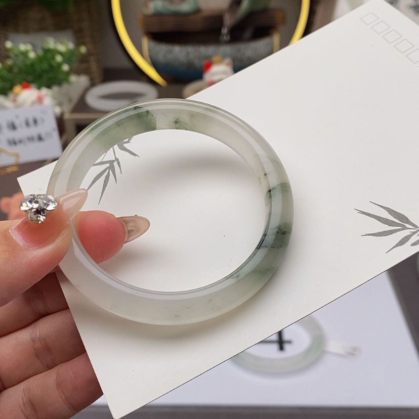 【闪购商品】石英质玉手镯未镶嵌一*W