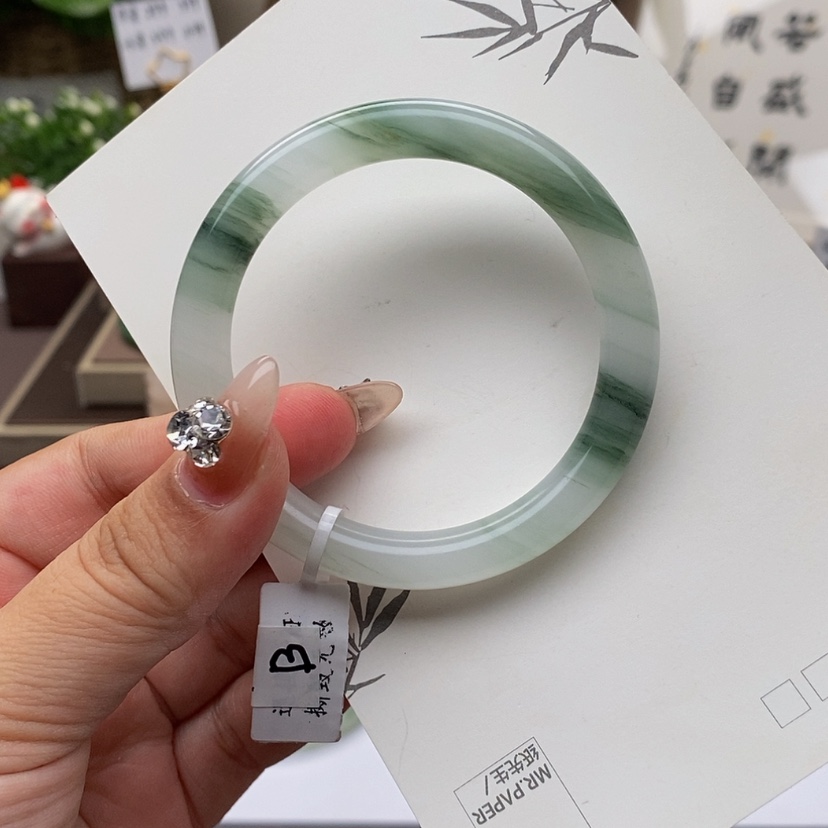 【闪购商品】石英质玉手镯未镶嵌二****康