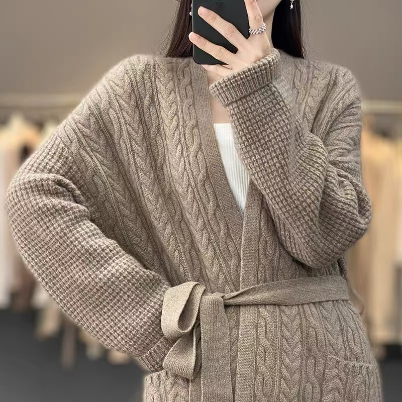 秋冬女士针织毛衣时尚百搭绞花开衫