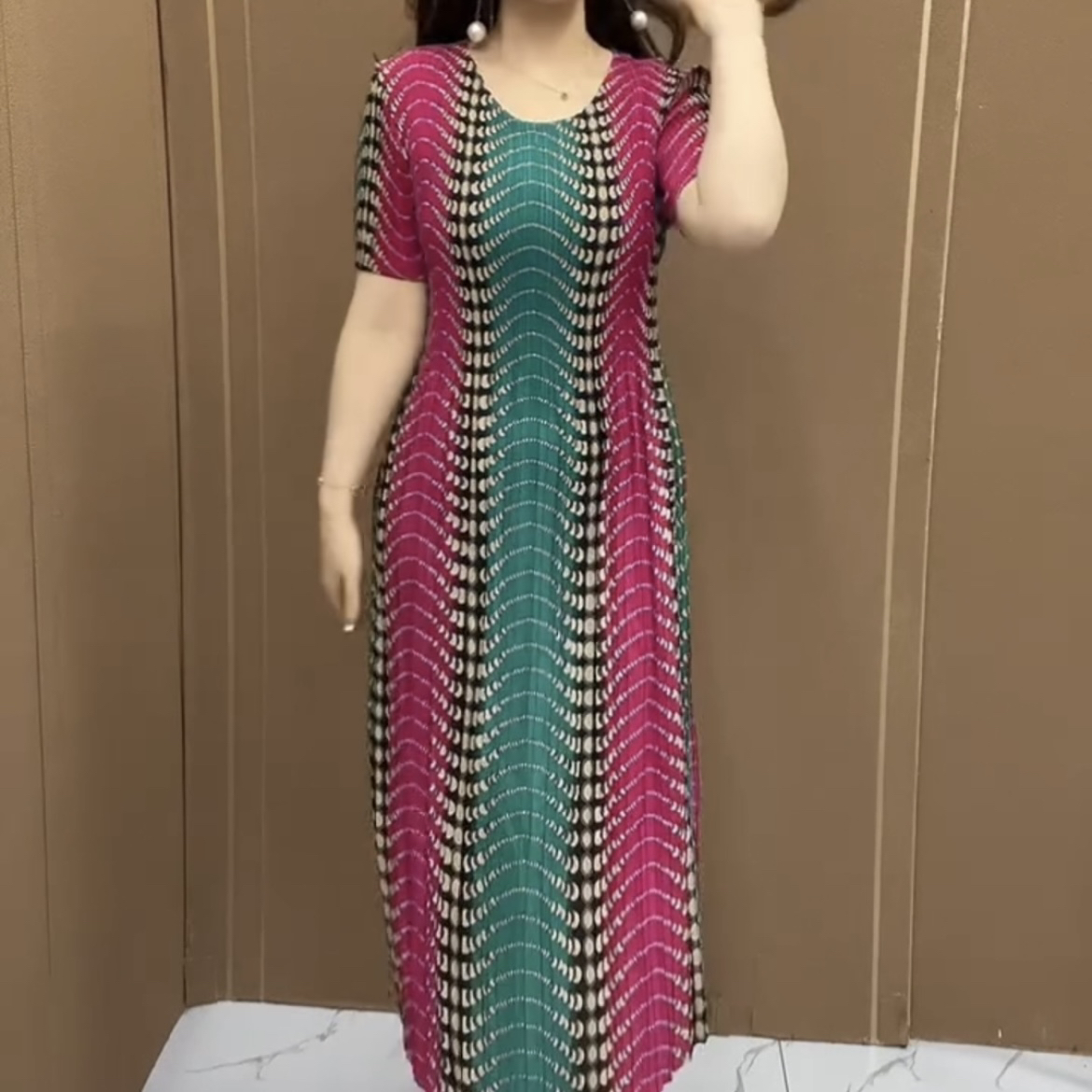 反季亮色时尚休闲褶皱遮肉显瘦连衣裙妈妈装中老年女装