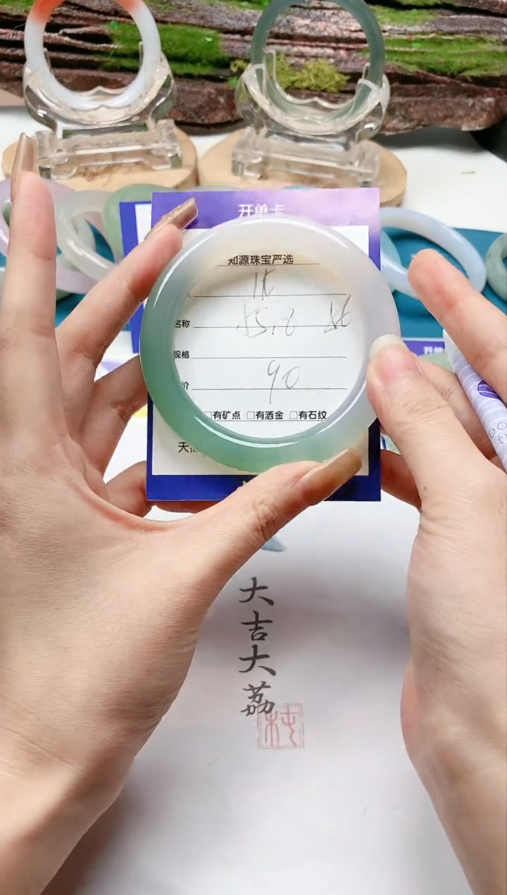 【闪购商品】石英质玉手镯未镶嵌10