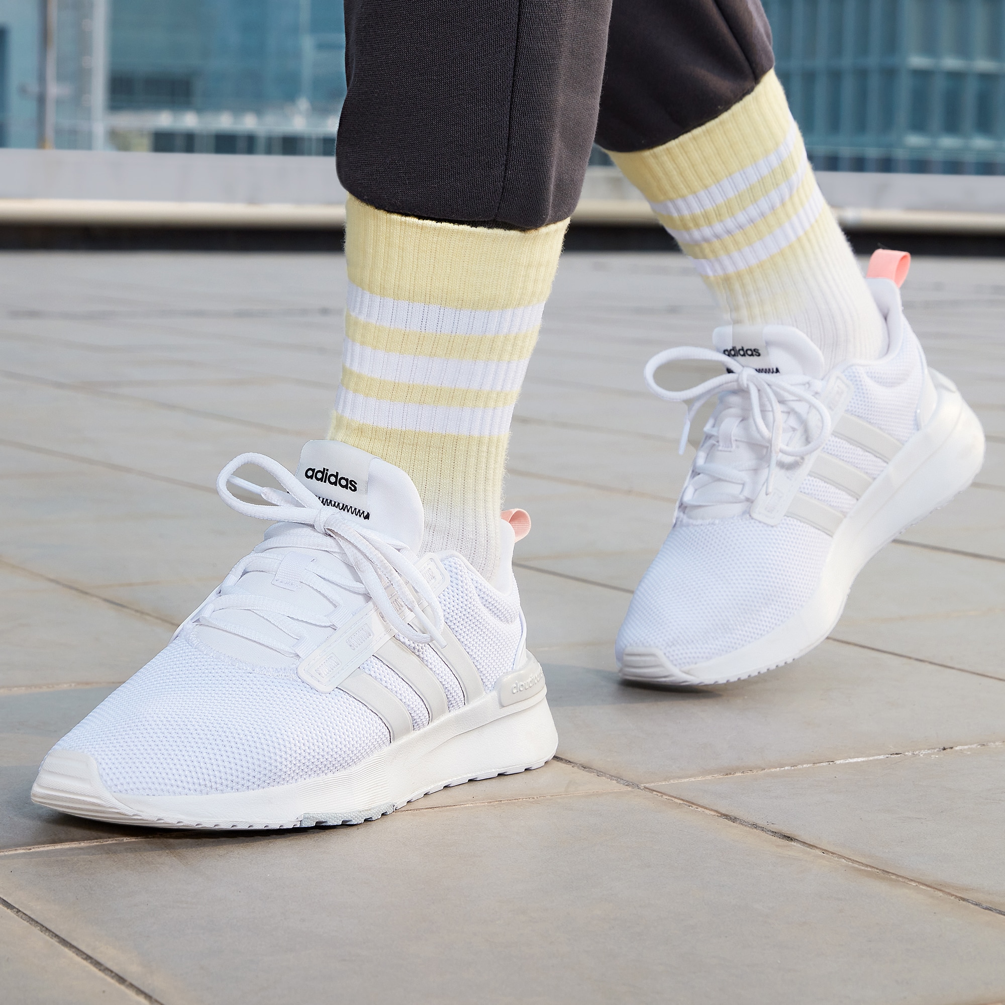 阿迪达斯女休闲鞋户外运动低帮耐磨减震舒适RACER TR21 H00651