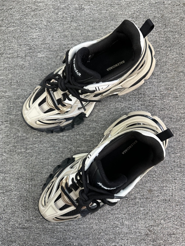 36 巴黎世家track 奶茶