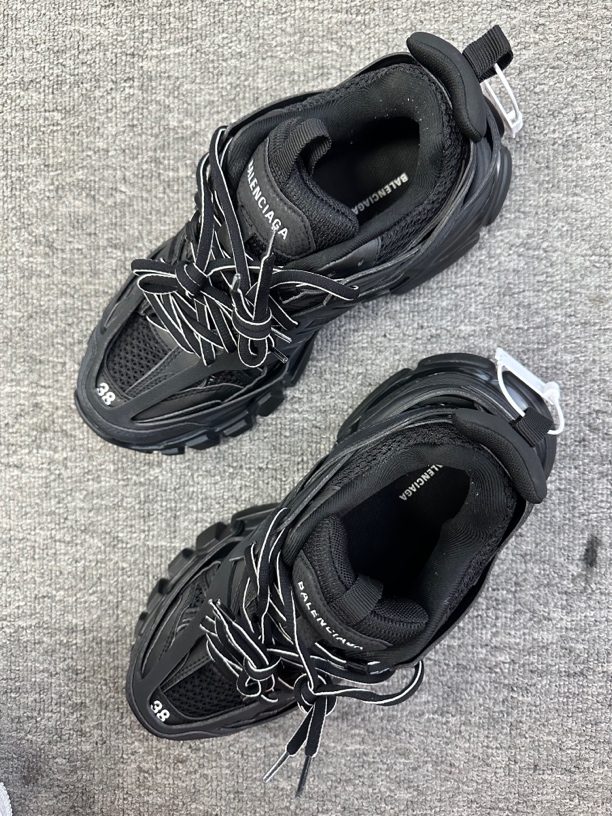 38 巴黎世家track 黑色老爹鞋