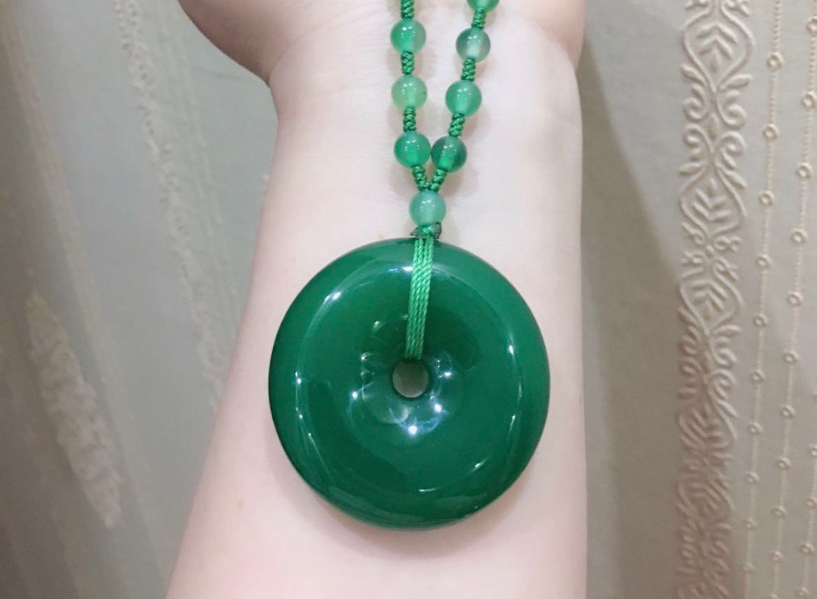 天然玛瑙玉髓平安扣菠菜绿吊坠