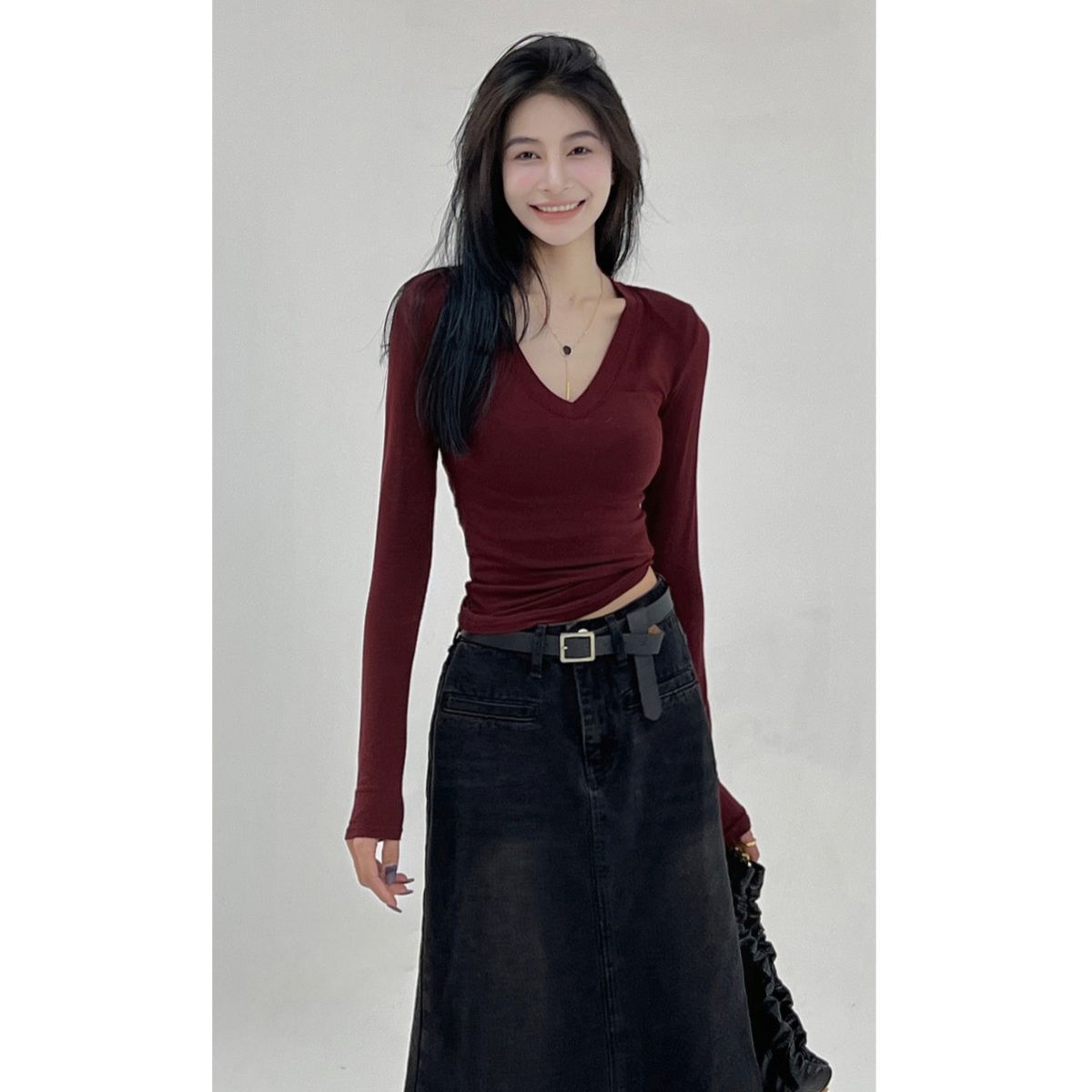 时尚简约网红爆款纯色v领显瘦打底衫t恤女2023秋季新款修身上衣潮