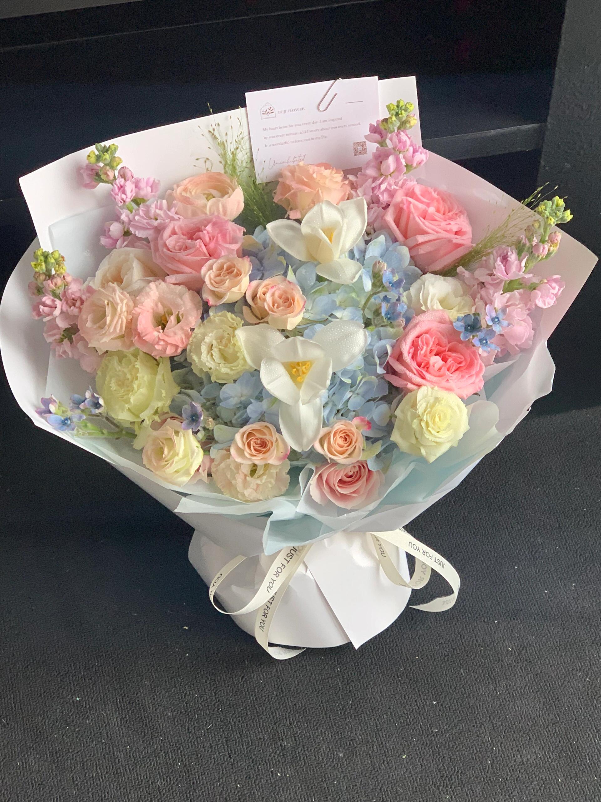 【碧海蓝天】粉玫瑰绣球搭花束同城花店鲜花送花上门