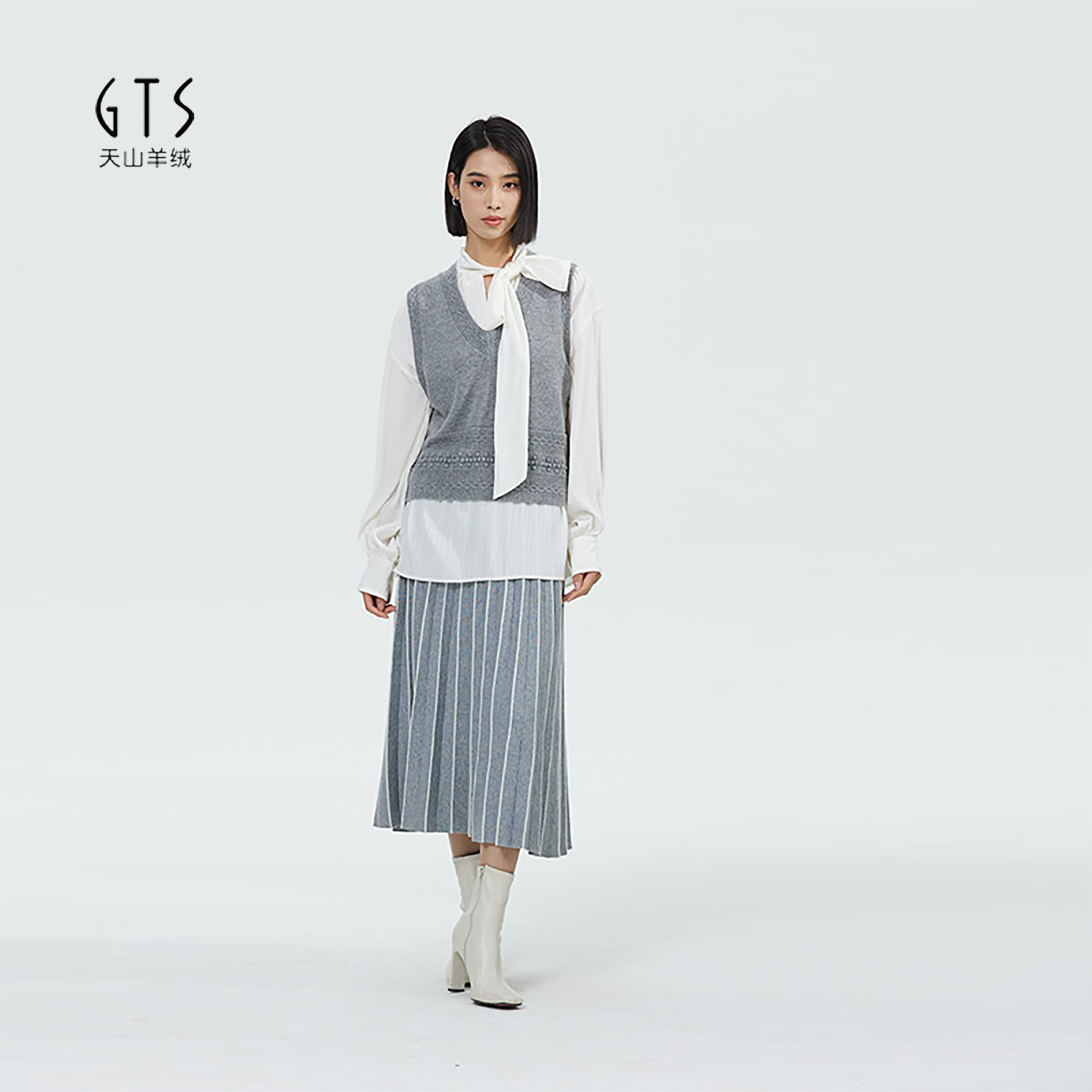 【琥珀流光】新疆GTS天山羊绒V领100羊绒背心立体聚波花纹复古简约