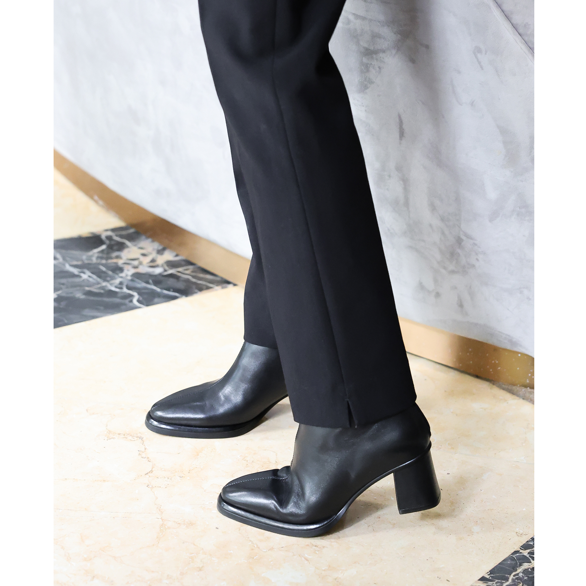 我是摩羯英伦风黑标短靴 小牛皮羊皮时髦百搭方圆头粗跟通勤靴子