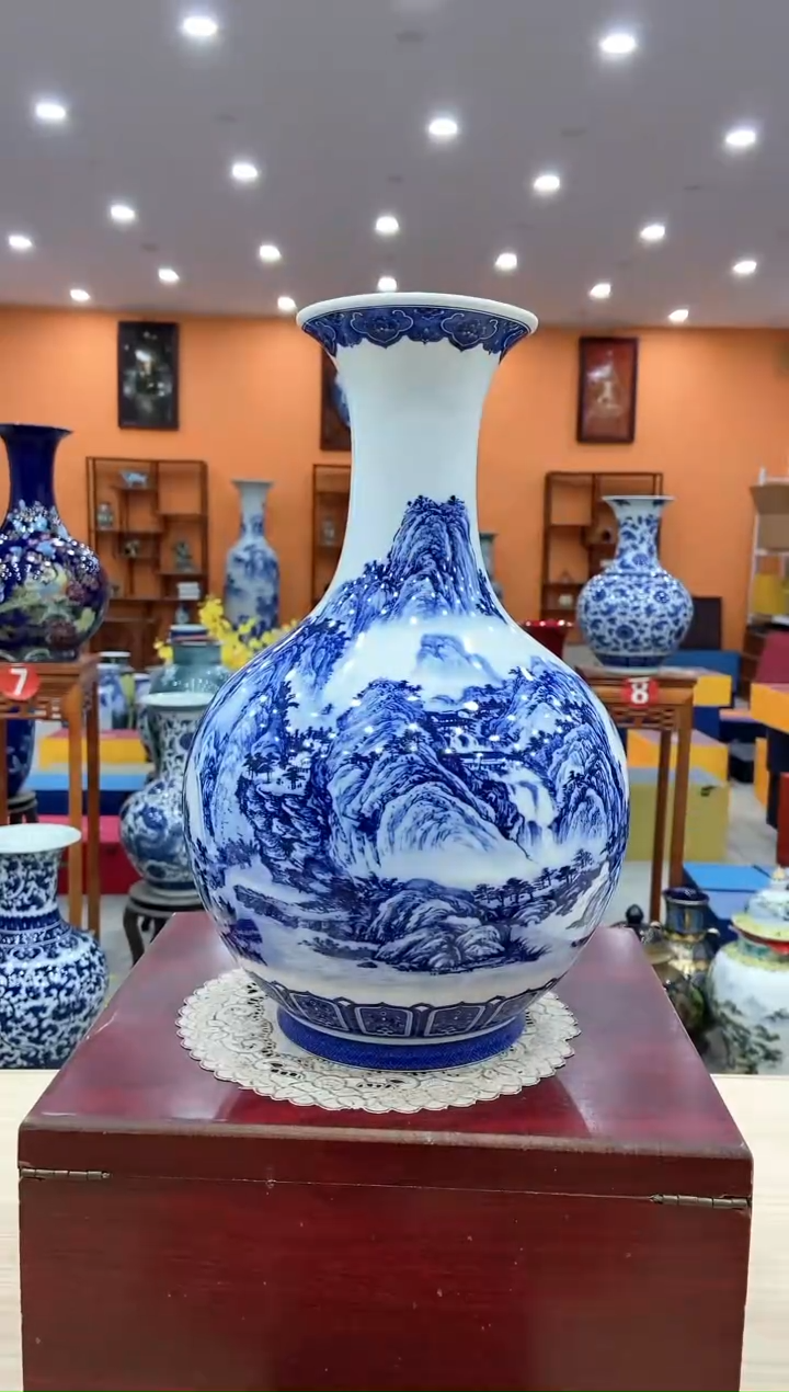 【闪购商品】瓷摆件陈春华《千里江山图》青花赏瓶