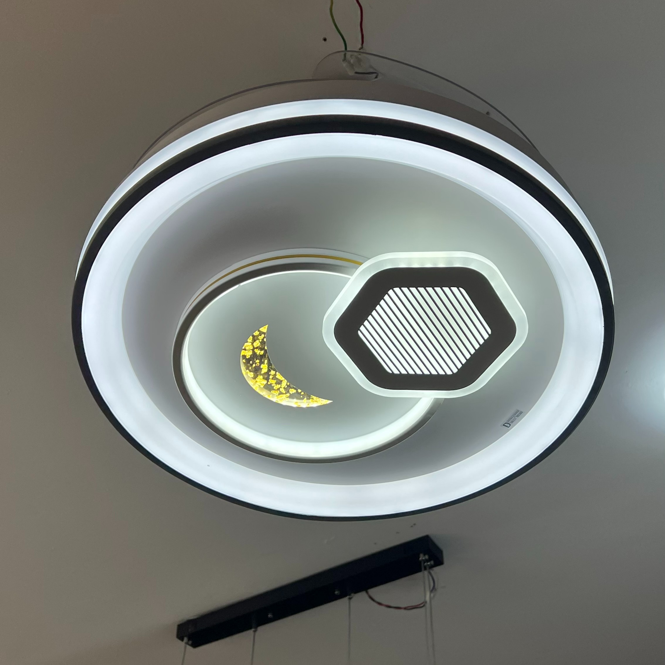 LED隐形风扇灯餐厅家用吊扇新款餐厅电扇灯照明一体遥控