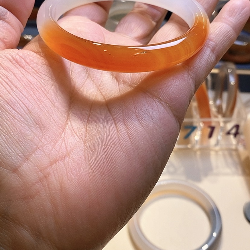 【闪购商品】玛瑙/玉髓手镯未镶嵌若*