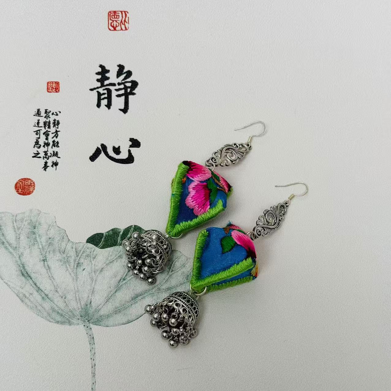 苗族刺绣/手工刺绣/小粽子耳饰