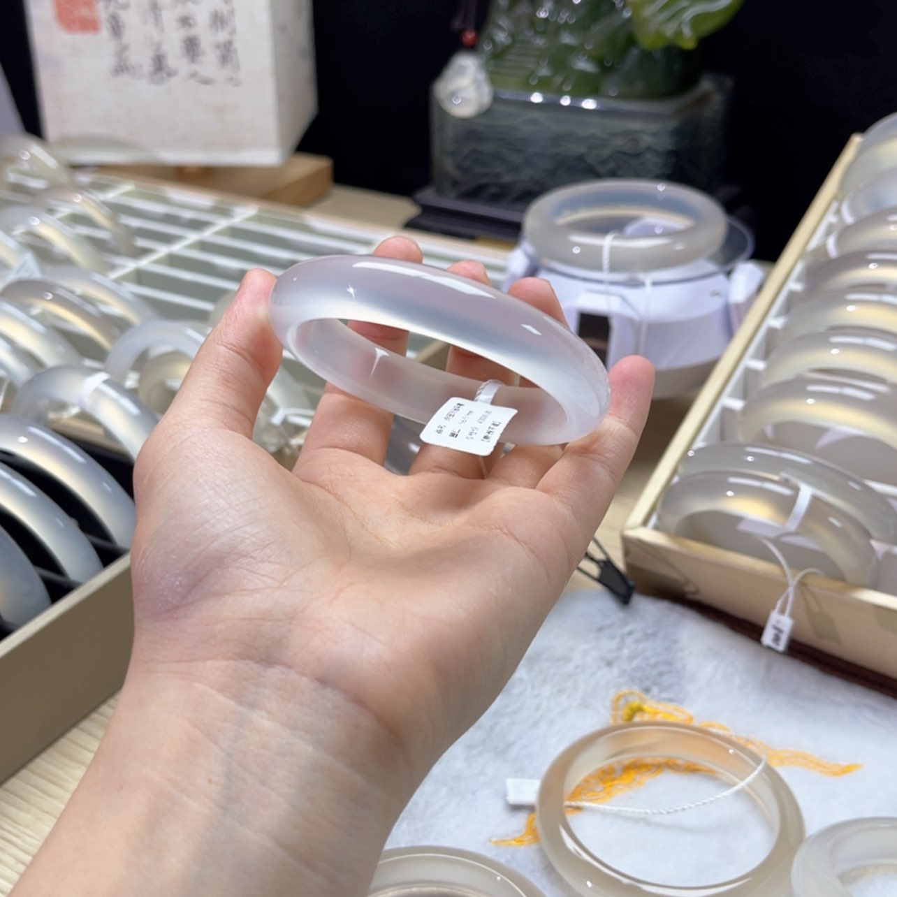 【闪购商品】玛瑙/玉髓手镯未镶嵌每*