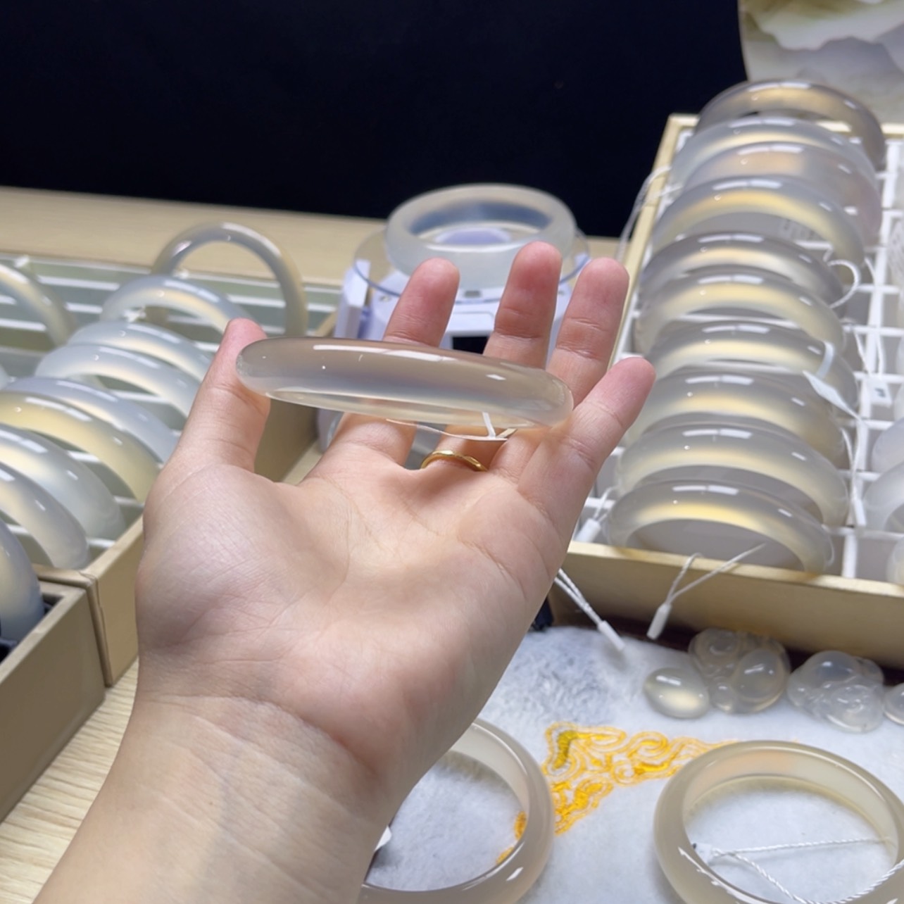 【闪购商品】玛瑙/玉髓手镯未镶嵌