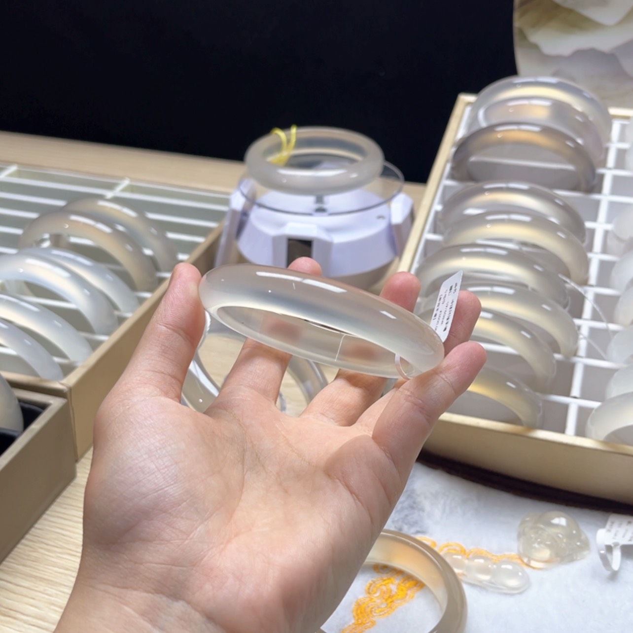 【闪购商品】玛瑙/玉髓手镯未镶嵌可**学