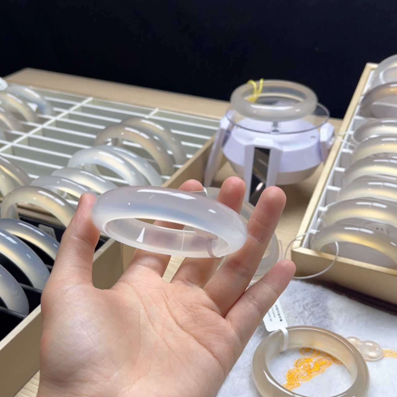 【闪购商品】玛瑙/玉髓手镯未镶嵌?*亮
