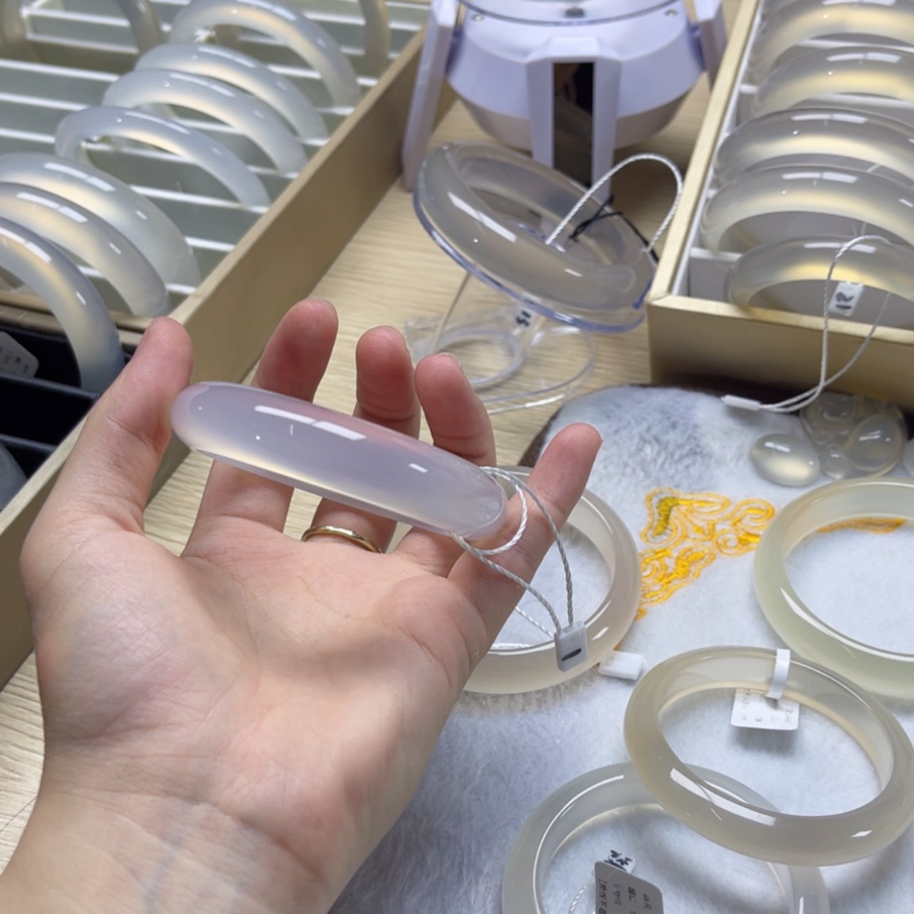【闪购商品】玛瑙/玉髓手镯未镶嵌可****?