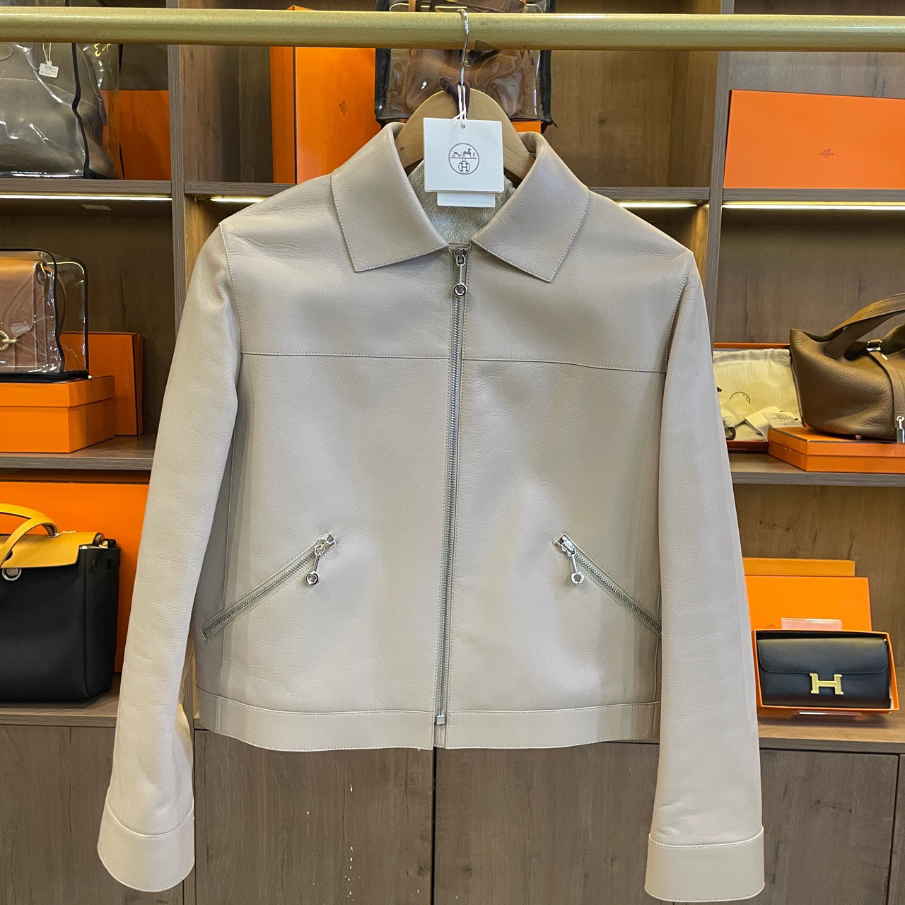 99新 Hermes/爱马仕 【蔡包紫】21新色 米色女士皮衣 36码 