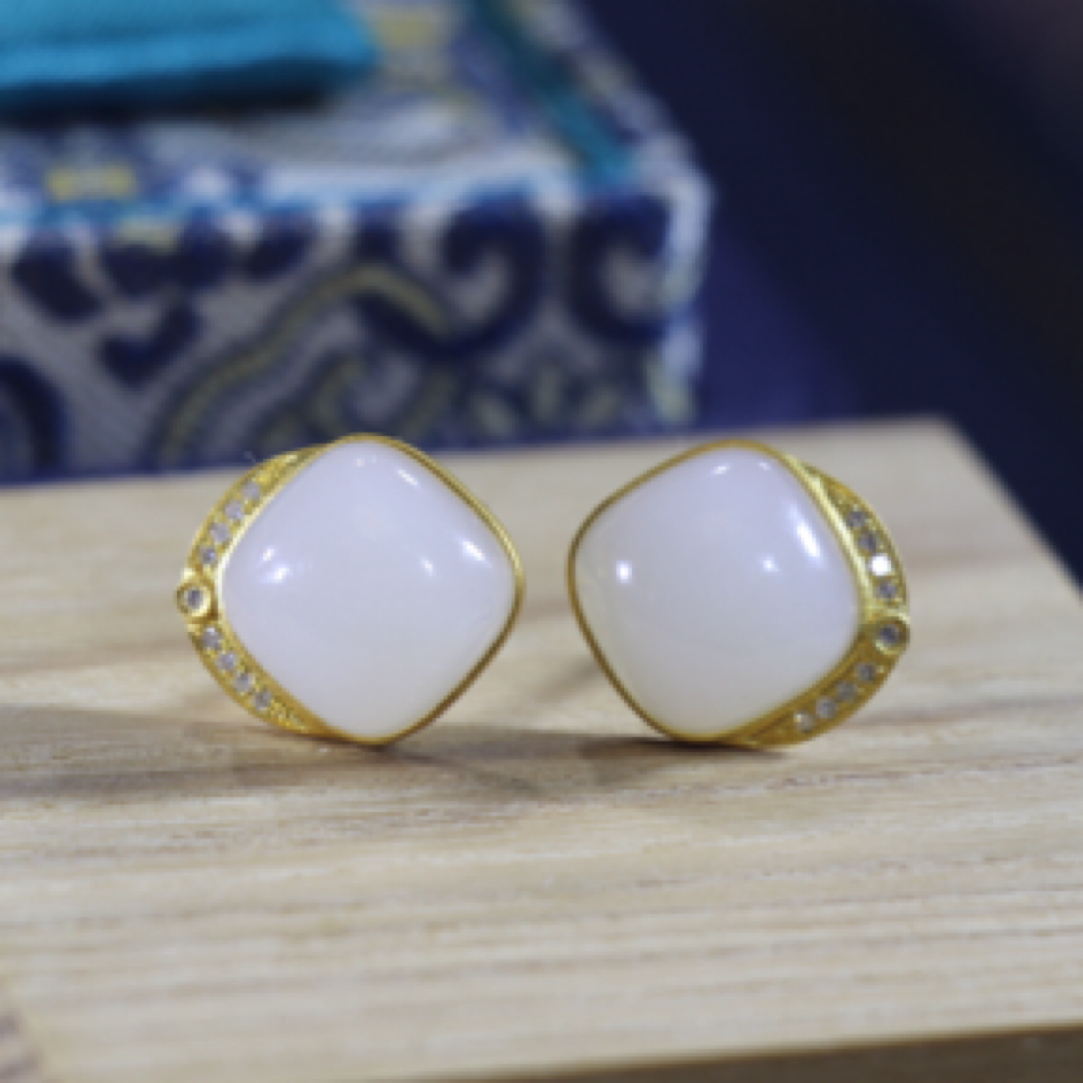 18k金和田白玉耳钉