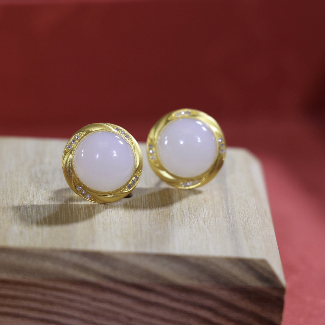 18k金和田白玉蛋面耳钉