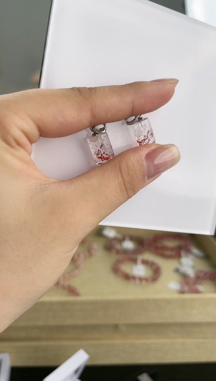 【闪购商品】水晶吊坠(不含链)未镶嵌金草莓吊坠 多样性发一920