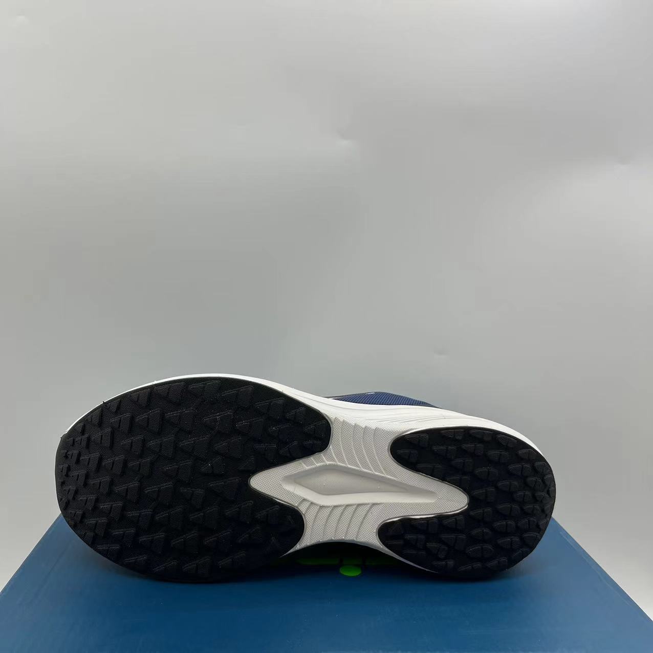 老六专拍1 下单备注编号！  男女款运动鞋 孤品断码 休闲运动 