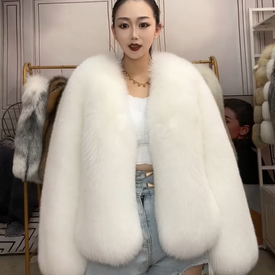 整皮白狐短款v领2025秋冬新品高端皮草狐狸毛女士洋气减龄外套
