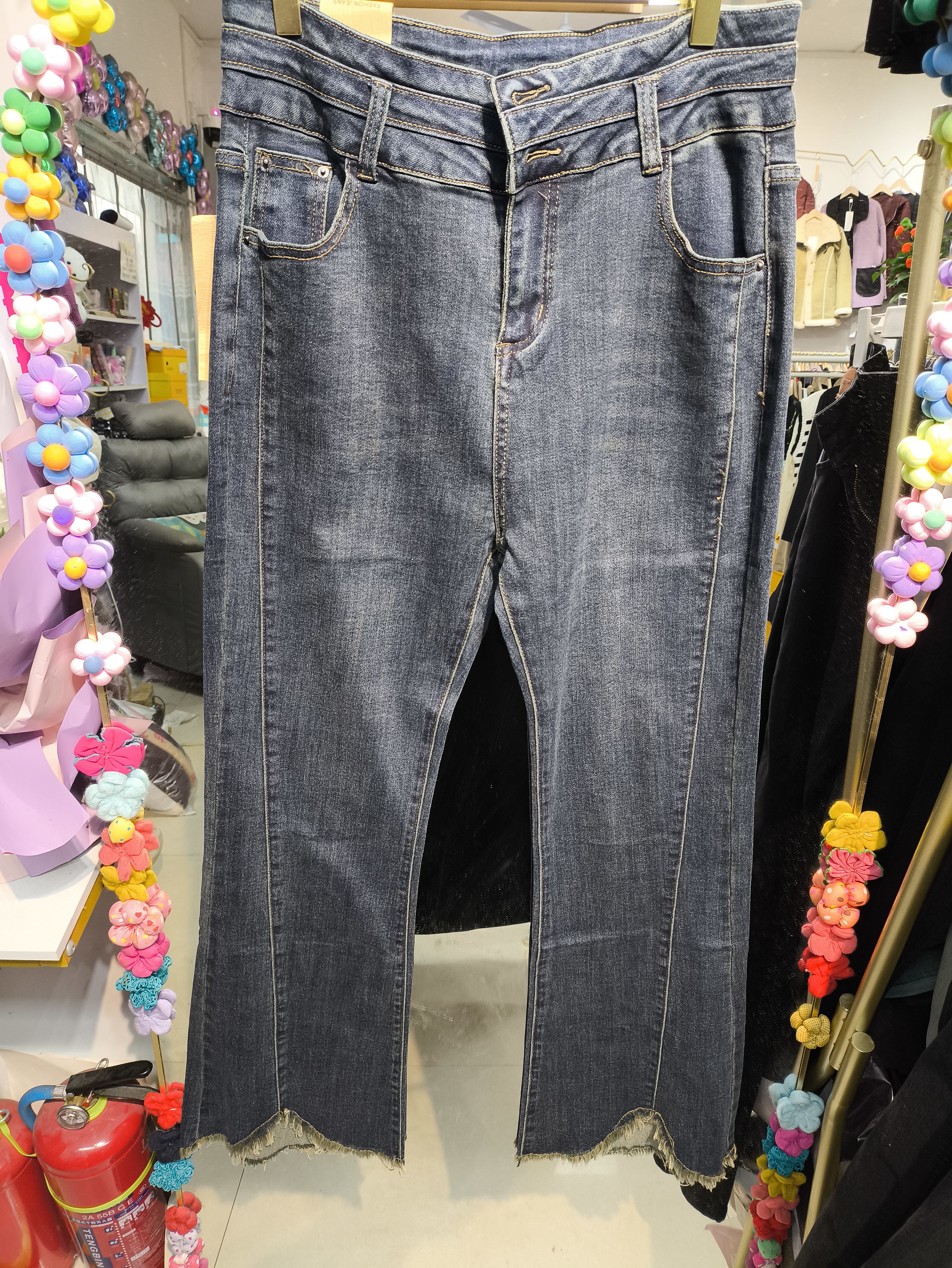 气质款裤子显瘦好穿，