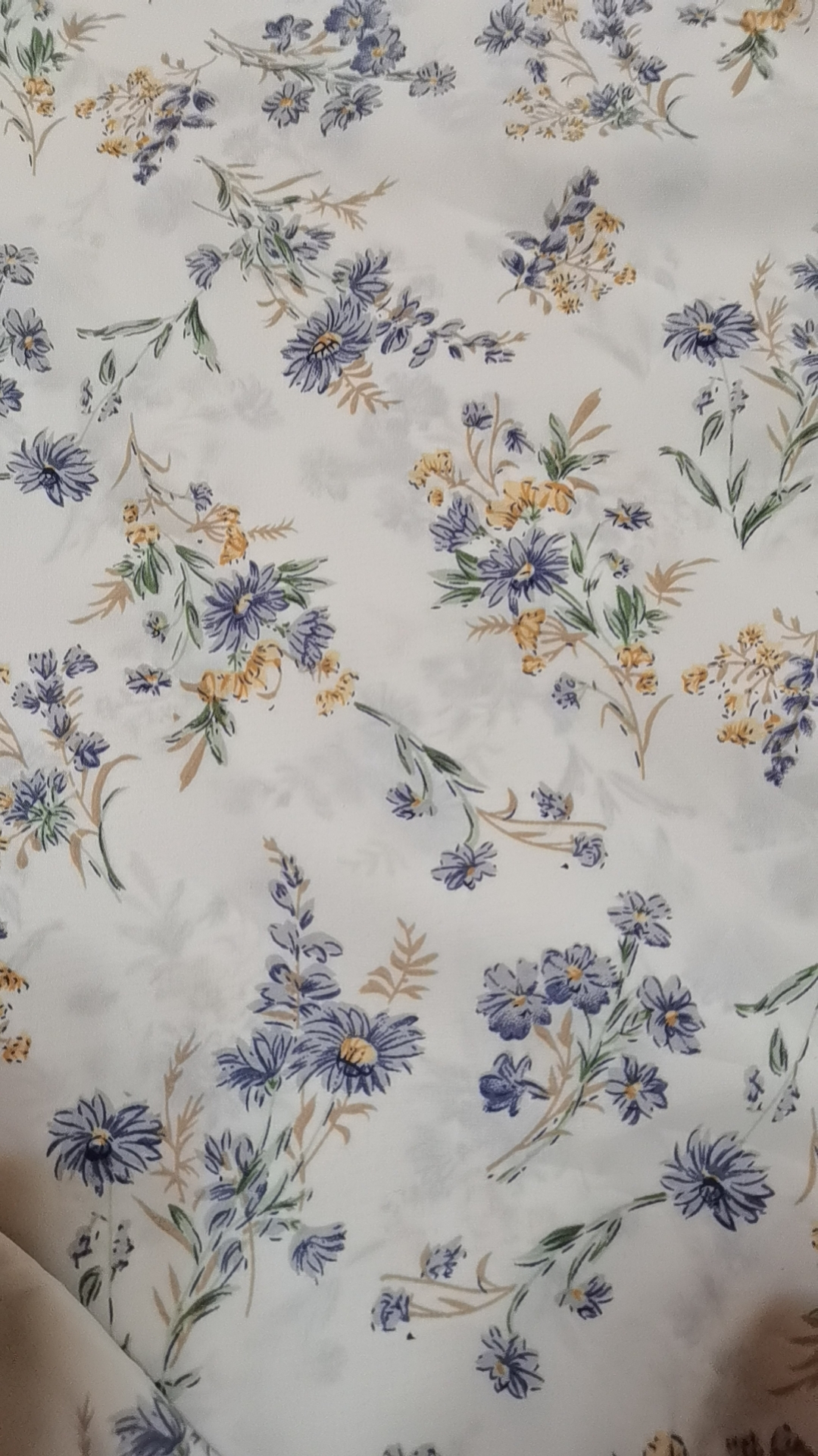 微弹力破卡面料 白底小兰紫色花 不支持七天无理由退换货