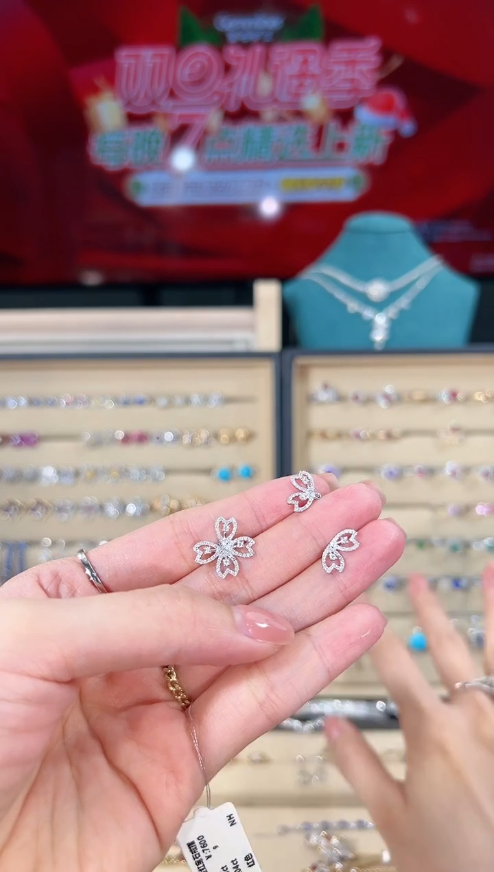 【闪购商品】钻石耳饰18K金镶嵌BE3500-W-392