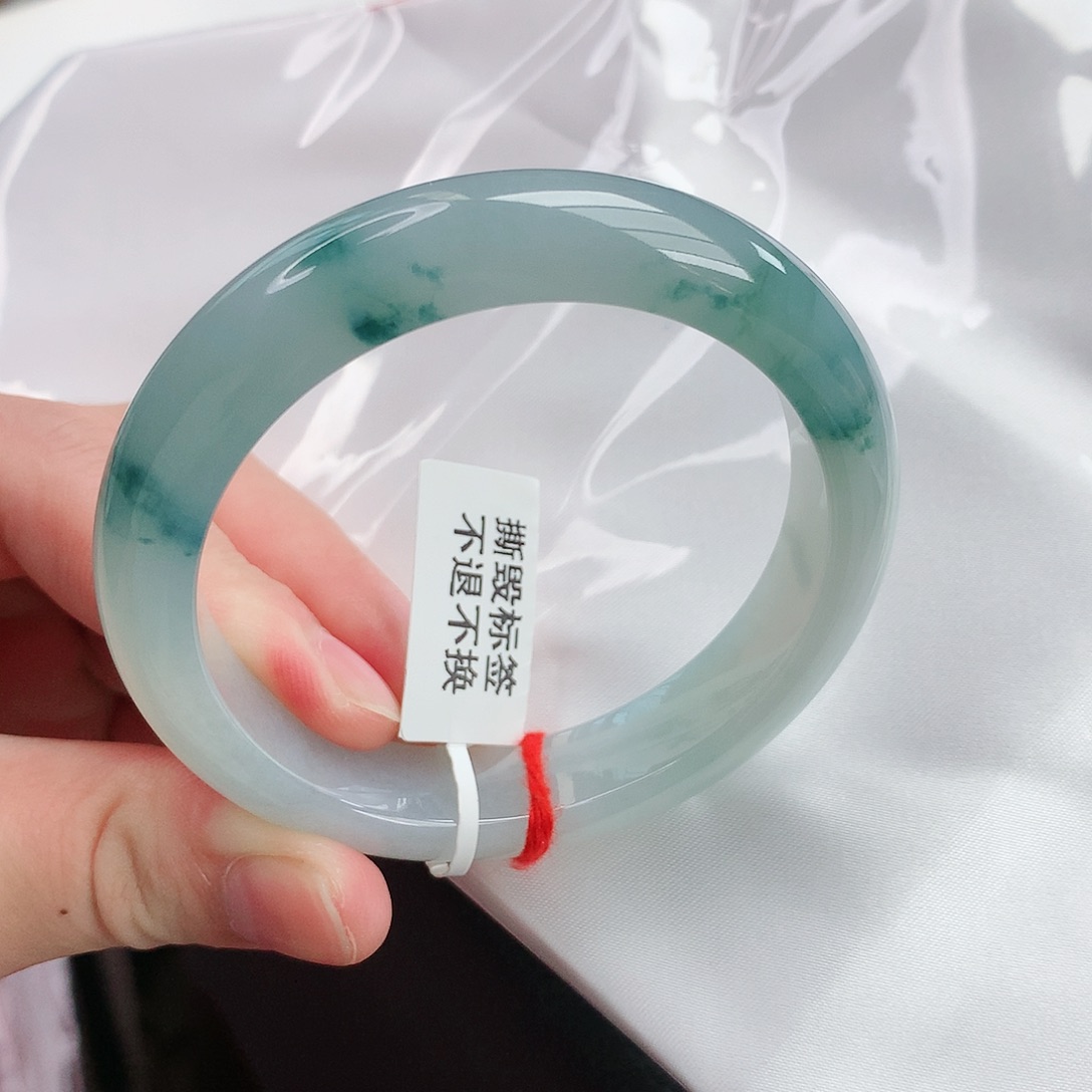 翡翠手镯未镶嵌天然翡翠A货