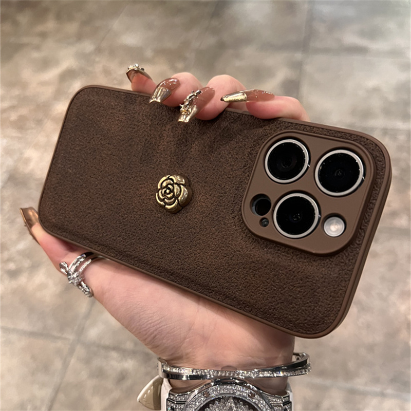 小香风棕色山茶花苹果15promax手机壳iphone14plus/13全包12女款