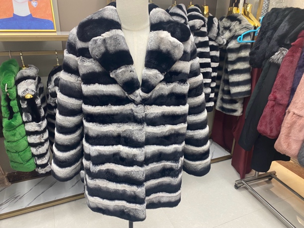 2024冬季新款獭兔大衣青紫蓝外套龙猫色长袖条纹时尚女装