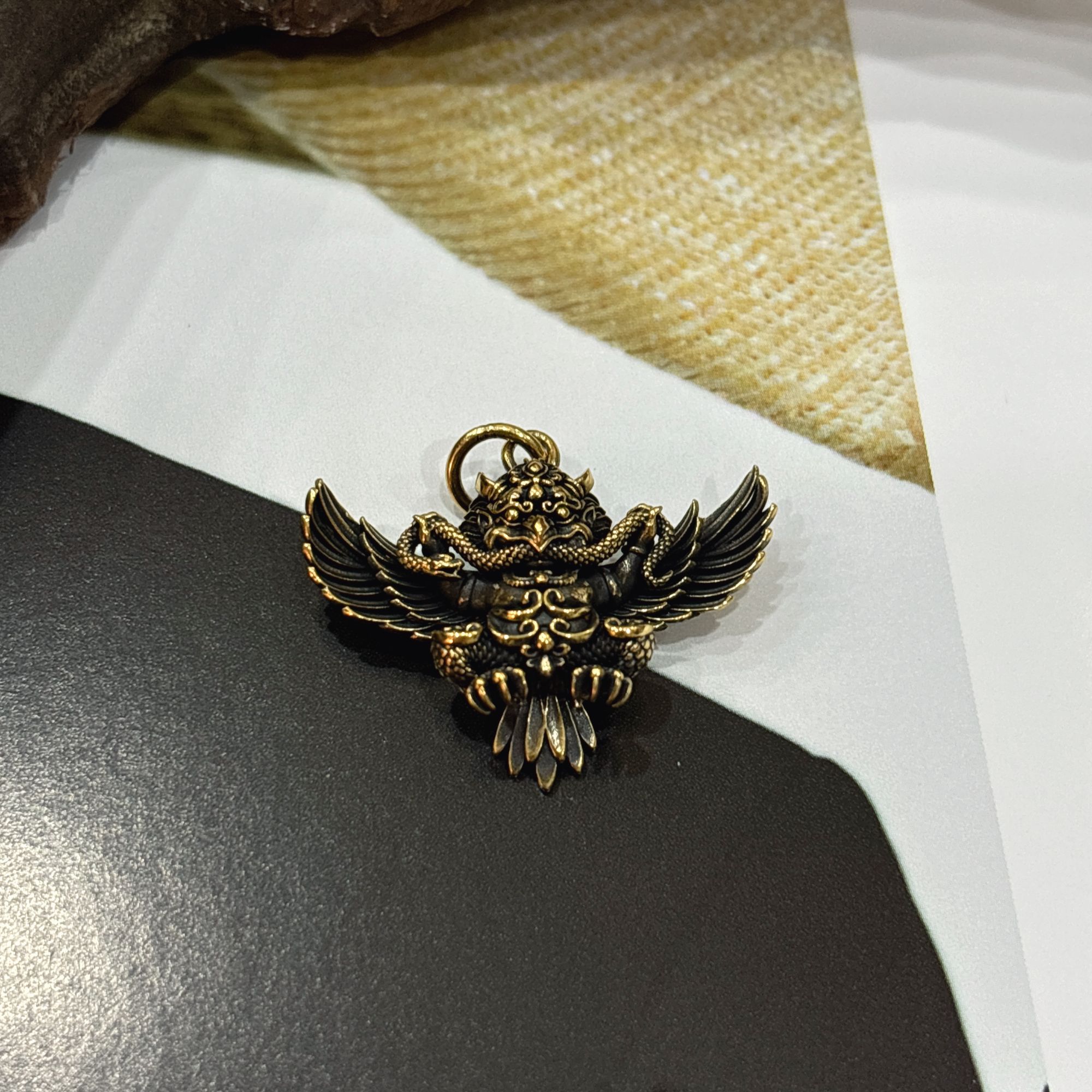 金潮坊珠宝 精美时尚精致个性复古电黑金翅大鹏鸟吊坠足金999