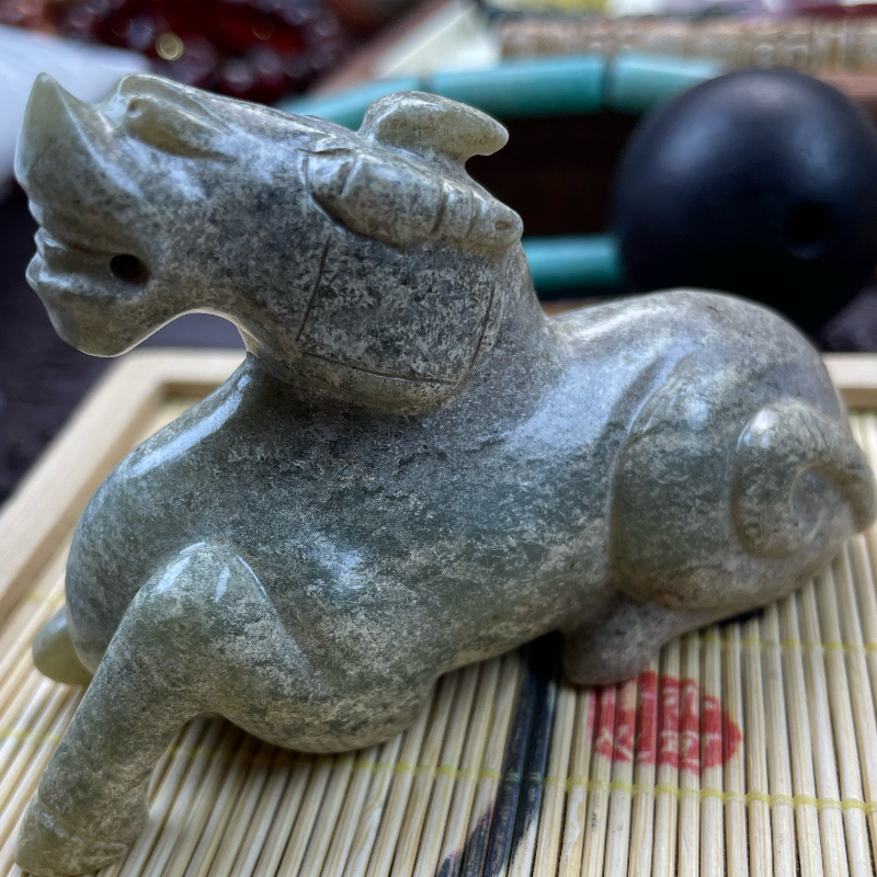 旧藏和田玉兽摆件