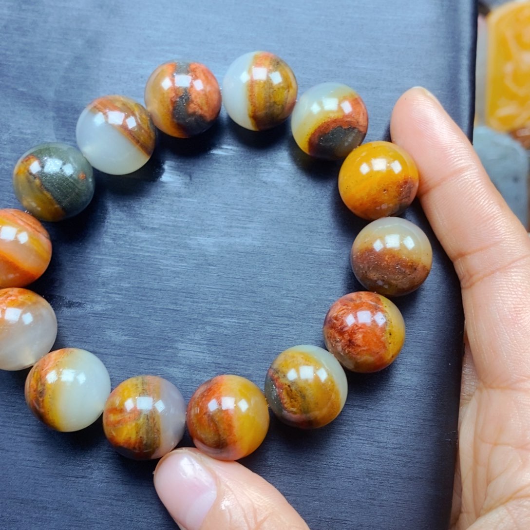 石英质玉（黄龙玉）颈饰未镶嵌