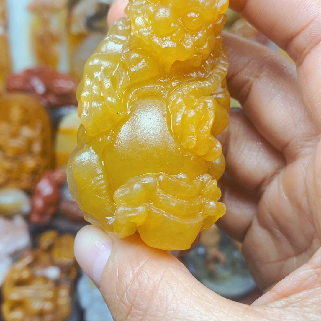 石英质玉（黄龙玉）颈饰未镶嵌