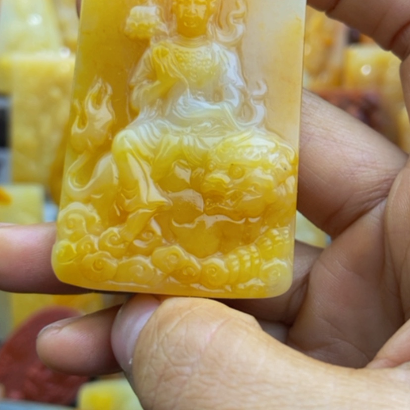 【闪购商品】石英质玉（黄龙玉）颈饰未镶嵌