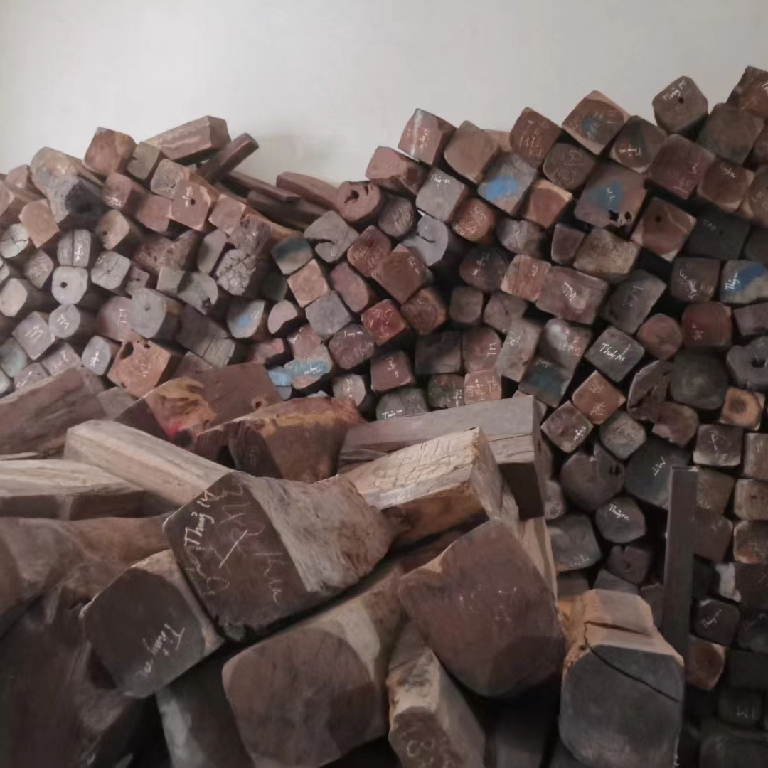 老挝大红酸枝手工雕刻料 交趾黄檀木原木风化料 老红木家具边角料