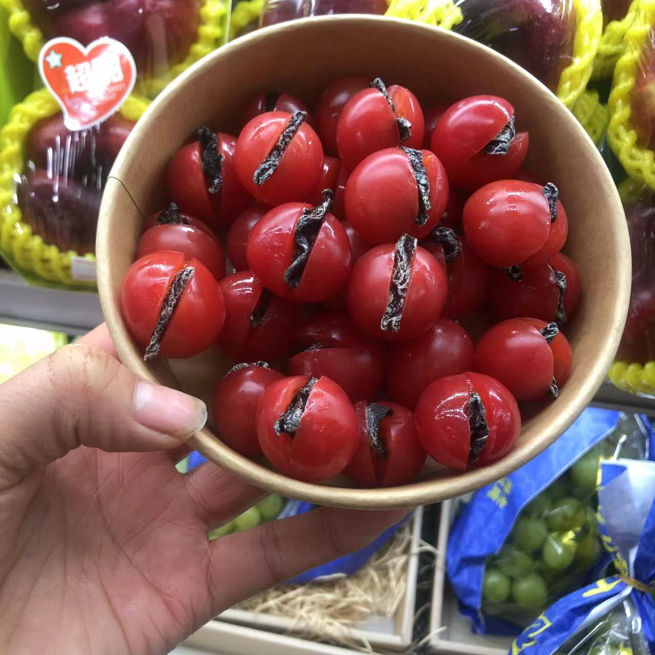 鲜果切番茄夹乌梅一份